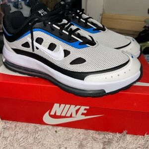 Nike Men's Black/White/Blue Mesh Athletic Air Sole Sneakers